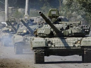 Под прикрытием артиллерии Россия стягивает в район Красногоровки огромное количество бронетехники