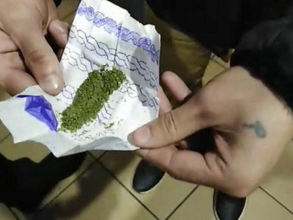 На блокпосту в Великоновоселковском районе полицейские обнаружили у мужчины наркотики