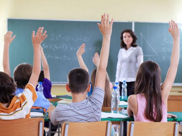 В Угледаре ищут желающих работать в школе