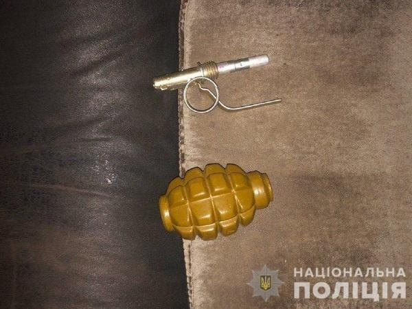 В Марьинском районе полицейские ликвидировали канал торговли гранатами