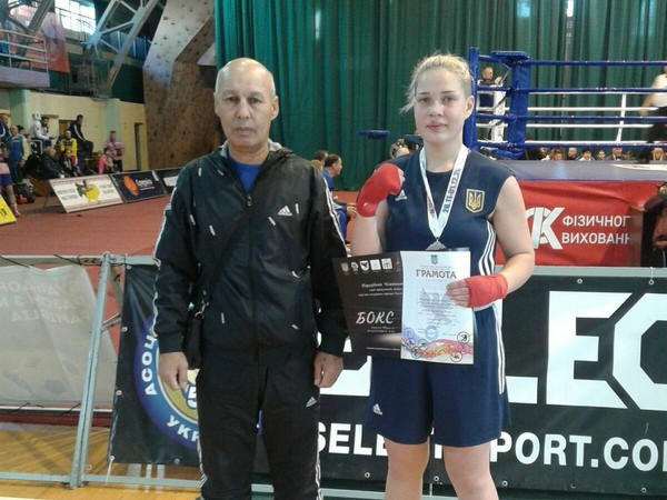 Девушка-боксер из Угледара завоевала «серебро» на чемпионате Украины