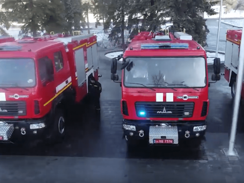 На вооружении марьинских спасателей появился новый современный пожарный автомобиль