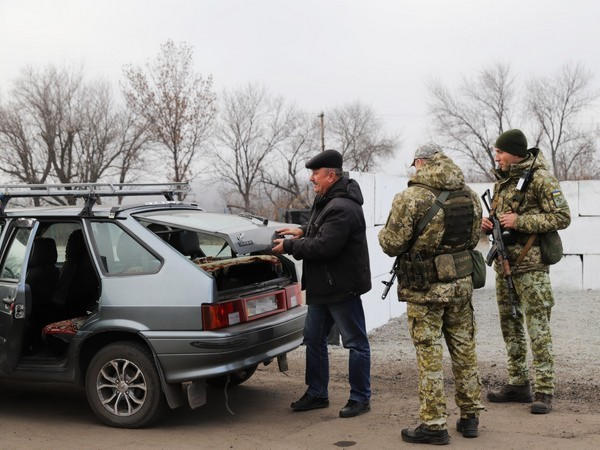 Через КПВВ «Марьинка» пытались нелегально провезти в «ДНР» смартфоны