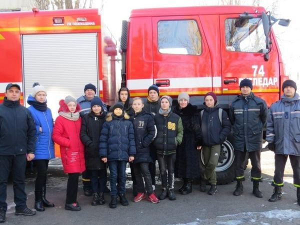 Школьники Угледара почувствовали себя настоящими пожарными