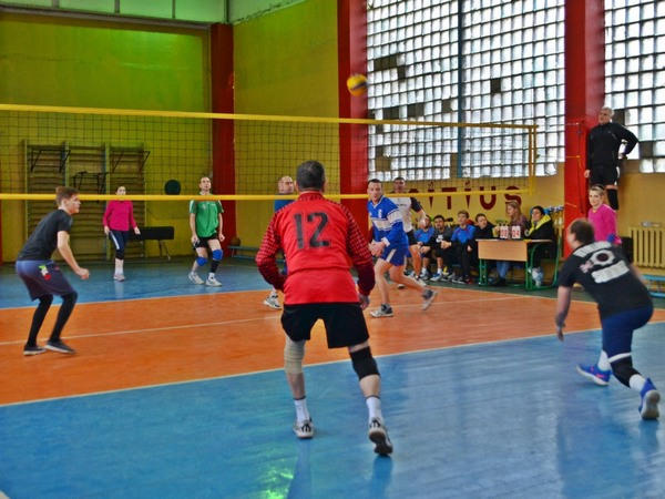 В Угледаре прошел открытый турнир по волейболу «Чемпион года»