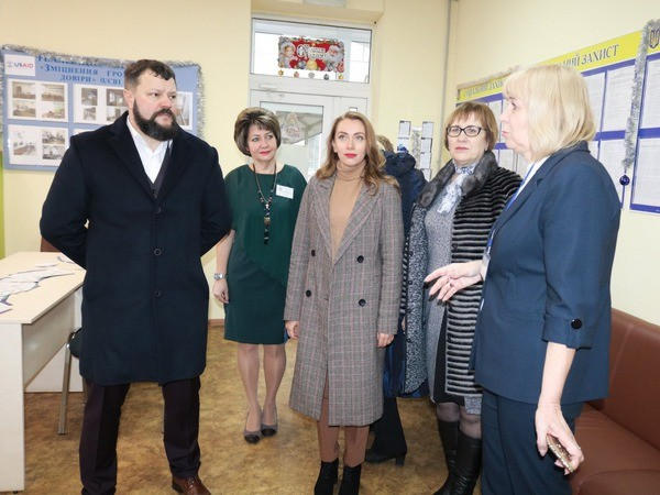 Новый глава Марьинского района проинспектировал работу управления социальной защиты населения