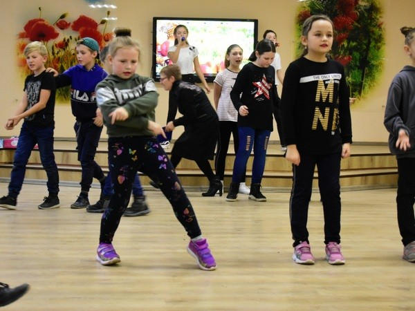 В Марьинском районе дети продемонстрировали свои хореографические таланты