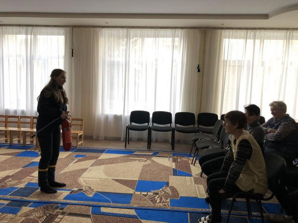 Воспитателям детского сада в Марьинке напомнили, как действовать в случае возникновения пожара