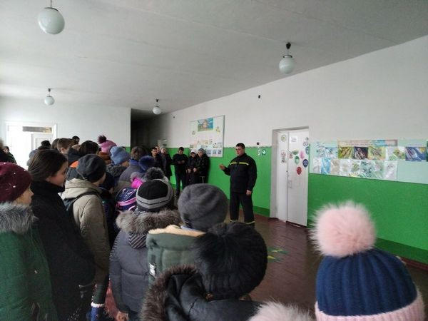 В Великоновоселковском районе оперативно эвакуировали учащихся из школы