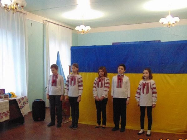 Как в прифронтовой Красногоровке отметили День Соборности Украины