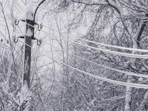 Из-за непогоды часть жителей Марьинского и Великоновоселковского районов остались без электроснабжения