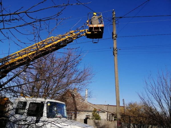 Ремонтные бригады работают над восстановлением энергоснабжения в Марьинском районе