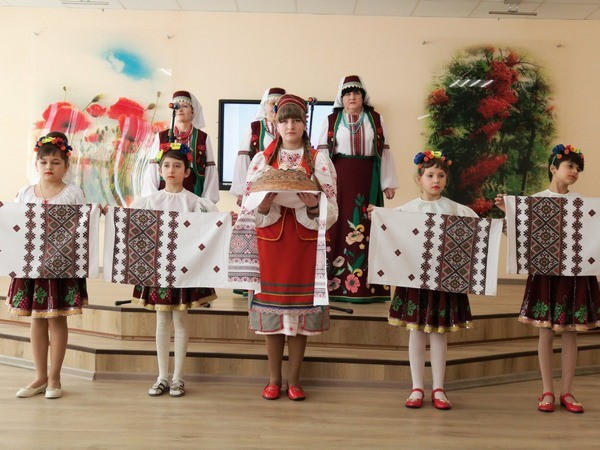 В Марьинском районе состоялось торжественное юбилейное заседание Клуба доярок-шеститысячниц
