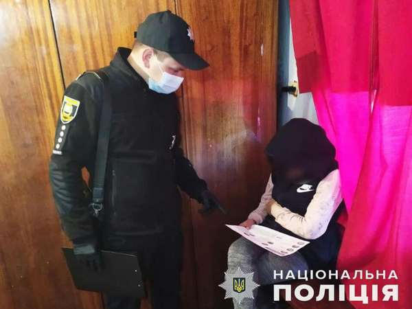 В Великой Новоселке полицейские посещают семьи, которые оказались в сложных жизненных обстоятельствах