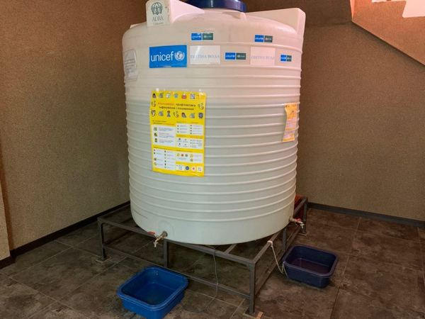 Жителям прифронтового Марьинского района доставили 27 тысяч литров питьевой воды