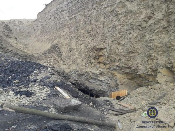 Жители Курахово организовали незаконную добычу угля в Марьинском районе