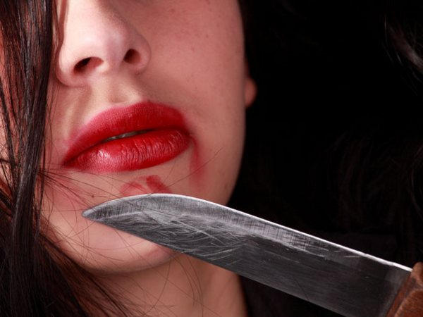 Пьяная 21-летняя девушка устроила кровавую резню в Красногоровке