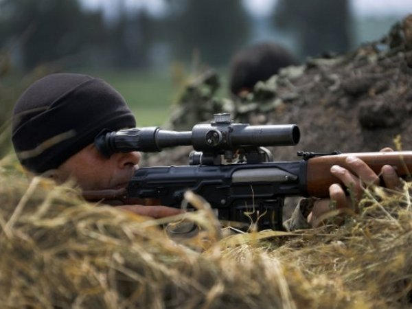 Вблизи Марьинки вражеский снайпер ранил украинского военного