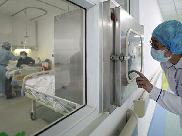 Двух жительниц Марьинского района с COVID-19 госпитализировали в Мирноградскую инфекционную больницу