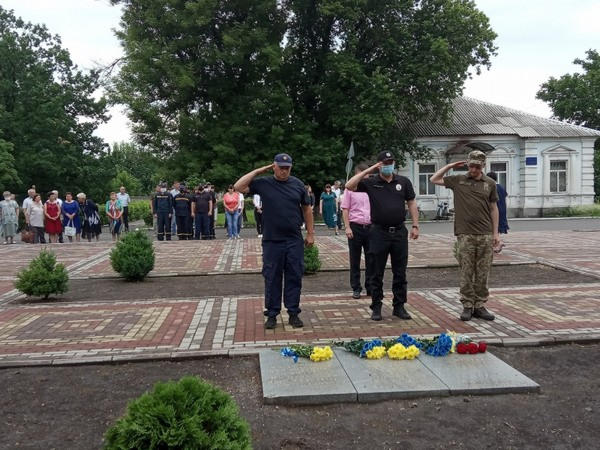 В Великой Новоселке почтили память жертв войны в Украине