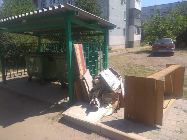 Жители Курахово продолжают заваливать свой город мусором