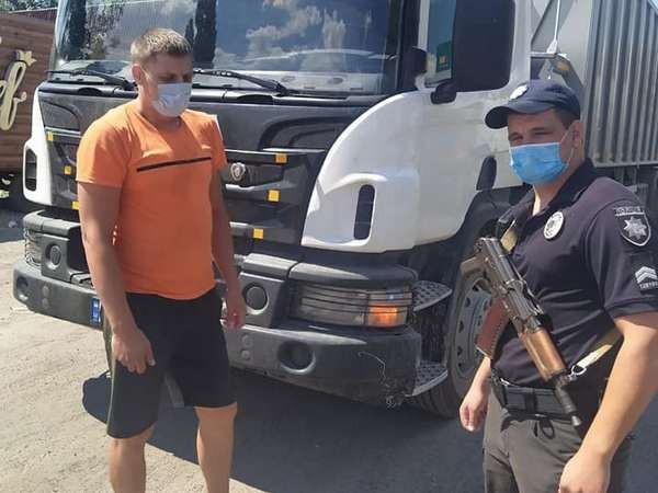 В Марьинском районе полицейские проводят профилактические рейды с водителями многотонных транспортных средств