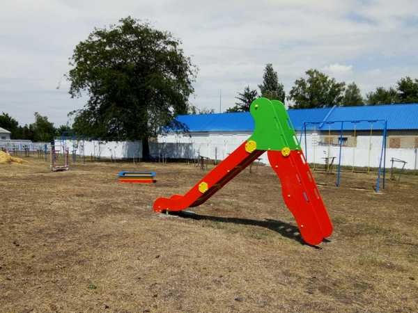 В Марьинском районе появилась еще одна новая детская площадка