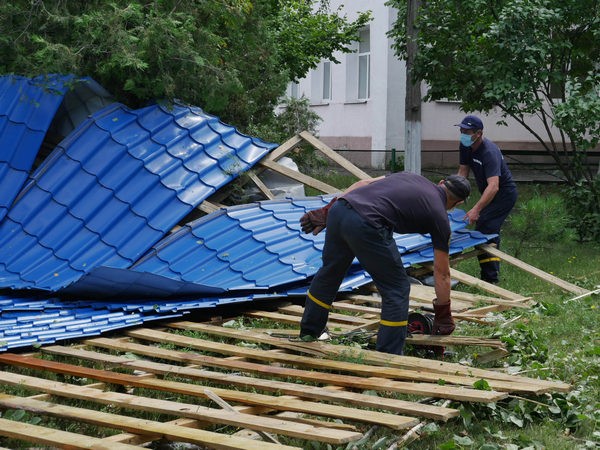 В Великоновоселковском районе продолжается ликвидация последствий стихийного бедствия