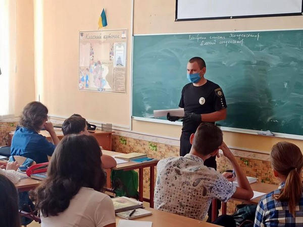 Полицейские провели профилактическую беседу со школьниками Великой Новоселки