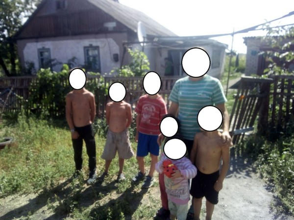 В Великоновоселковском районе соцработники провели масштабный рейд по «проблемным» семьям