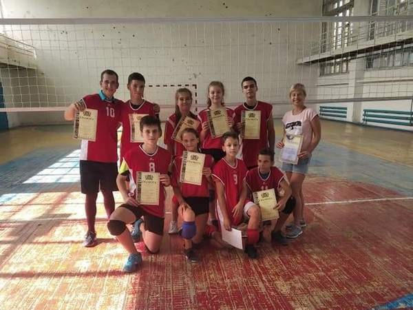 В Марьинке прошел традиционный турнир по волейболу