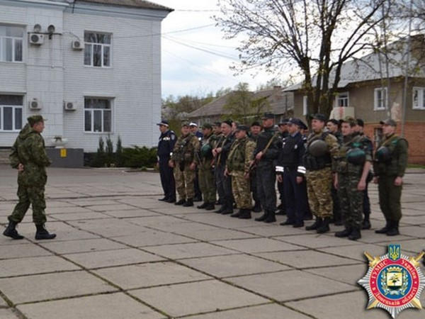 Марьинские правоохранители заступили на охрану правопорядка в поминальные дни