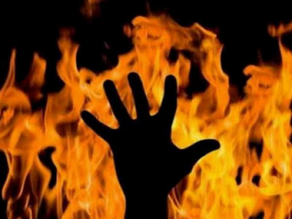 В Великоновоселковском районе удалось спасти мужчину из горящего дома