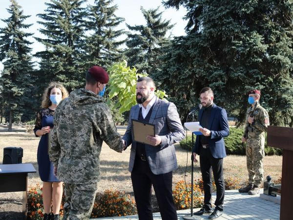 В прифронтовой Марьинке отметили День защитника Украины