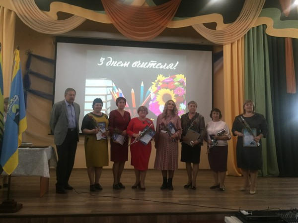 Педагогов Угледарской ОТГ поздравили с Днем учителя