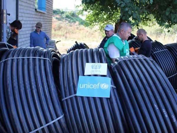 Для улучшения водоснабжения в Марьинский район доставили более 4 километров труб