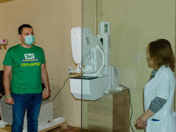 Партия «Слуга Народа» направляет усилия и финансовые средства на развитие медицины в Донецкой области