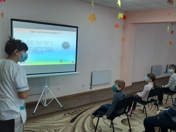 В Марьинском районе детям с инвалидностью рассказали, как бороться с коронавирусом