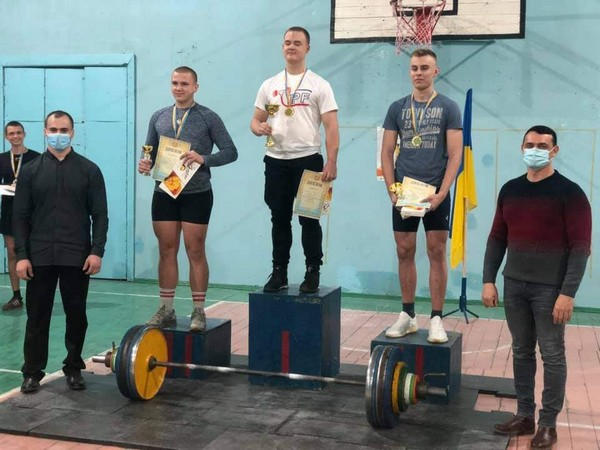 В Курахово прошло первенство Марьинского района по пауэрлифтингу