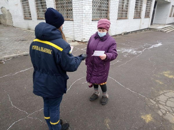 Жителям прифронтовой Марьинки напомнили об опасности взрывоопасных предметов