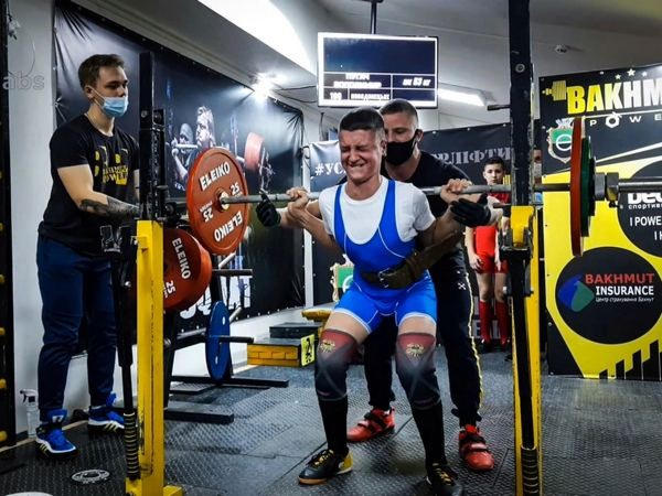 Кураховские тяжелоатлеты успешно выступили на открытом чемпионате Бахмута по пауэрлифтингу