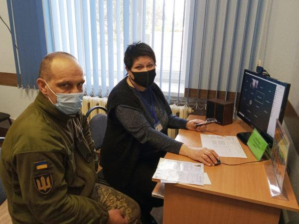 Безработным жителям Марьинского района предлагают службу по контракту в Вооруженных силах Украины