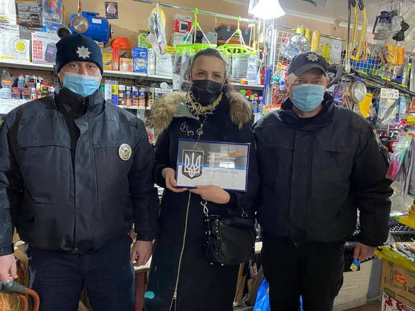 В прифронтовой Марьинке появилось первое заведение с «тонкой синей линией»