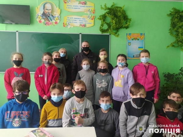 Кураховские полицейские провели профилактическую беседу со школьниками