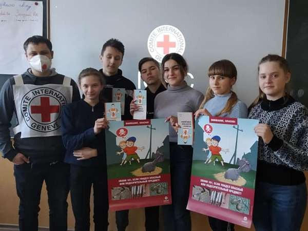 Школьникам прифронтовой Марьинки напомнили правила минной безопасности