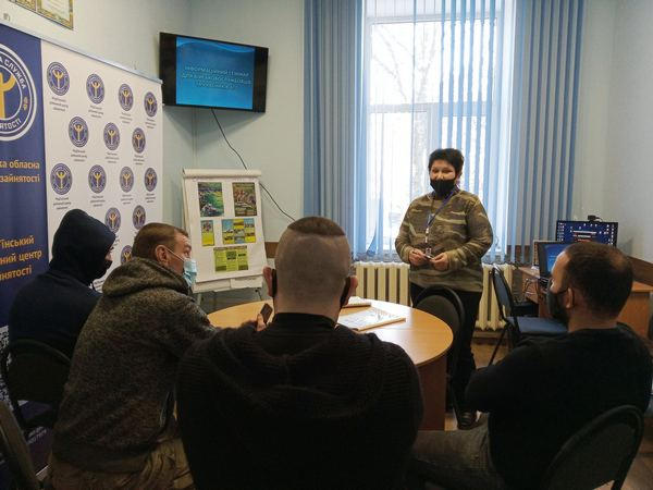 В Кураховской и Марьинской громадах пытаются найти работу для бывших военнослужащих