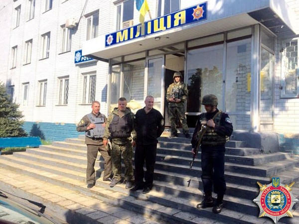 В прифронтовую Марьинку возвращаются правоохранители