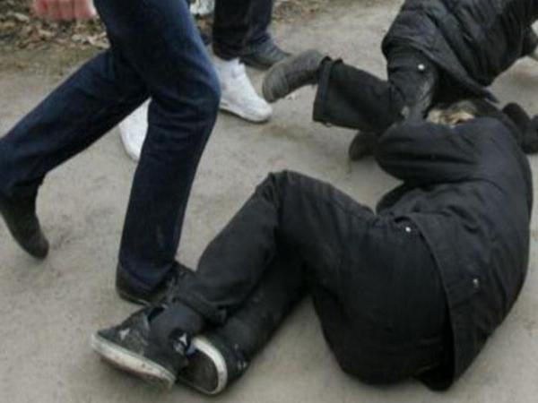 Вблизи Марьинки трое местных жителей до полусмерти избили милиционера