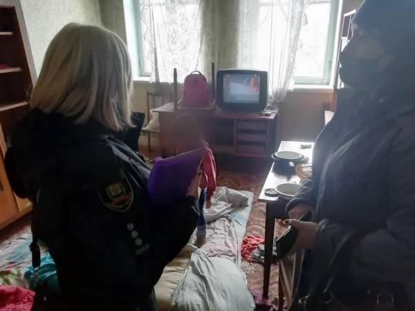 Кураховские полицейские привлекли к ответственности женщину, которая не заботится о своем ребенке