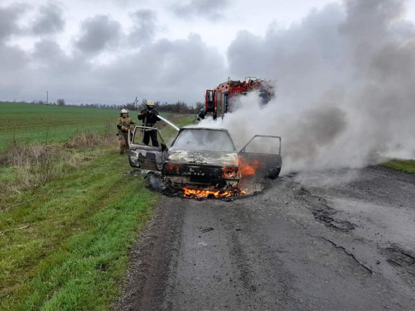 На дороге вблизи Великоновоселковской громады сгорел дотла автомобиль